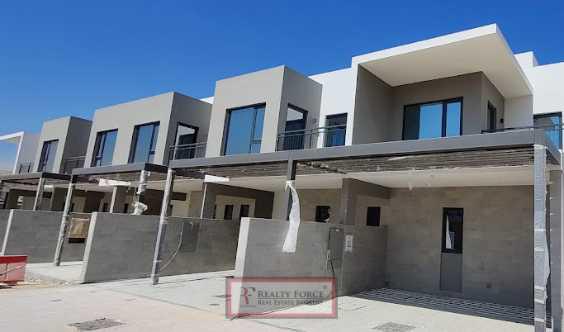 Large Plot 4 Bedrooms Townhouse Close To Souq