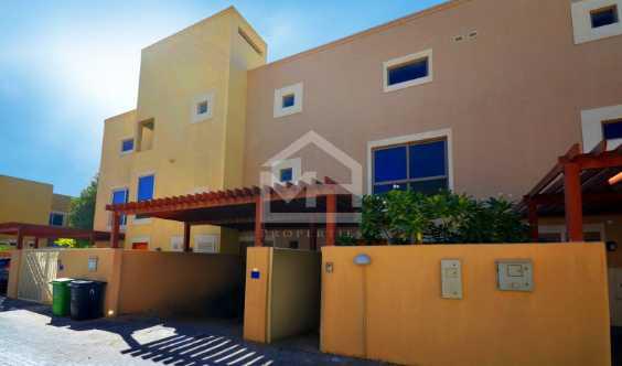 Elegant 3mtownhousew Private Garage to Rent