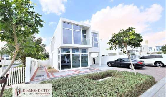 New Standalone Luxury Villa Next To Pool And Park