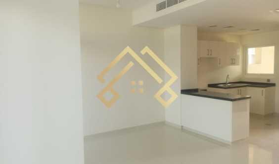 Single Row Street Facing 3 Bedrooms Townhouse