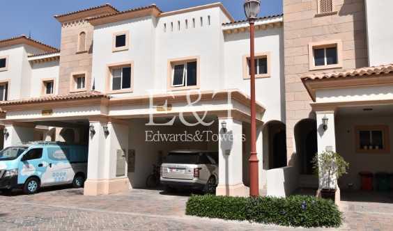 3 Bedrooms Maids Opposite Pool Large Bua in Dubai