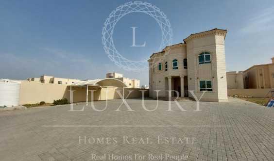 Spacious Duplex Villa Comes Driver And Maid Room