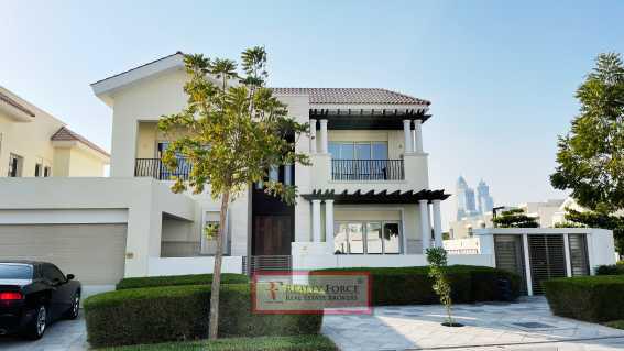 Landscaped 4 Bedrooms Mediterranean Vacant
