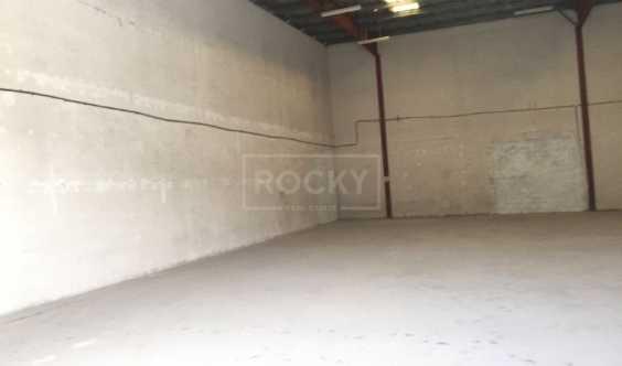 Spacious Warehouse 63kw Power In Dip