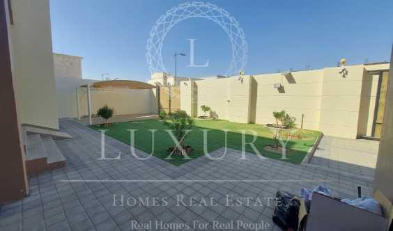 Spacious Luxury Villa With Modern Design in Dubai