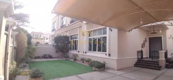 Spacious Semi Detached 6 Bedrooms Villa Prime Location