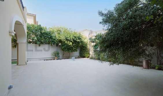 Amazing Offer Ready To Move In 4 Bedrooms Townhouse