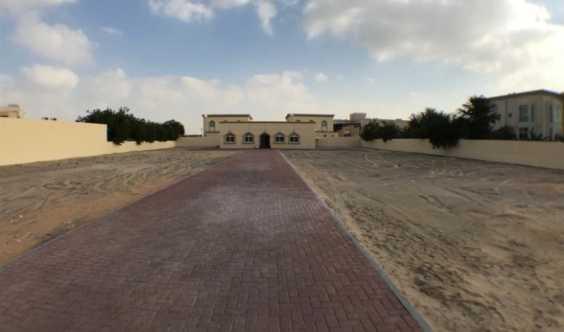 Spacious 5 Bedrooms Single Storey Villa In Juraina Area