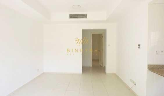 Type 4e Unfurnished Close To Pool Vacant in Dubai
