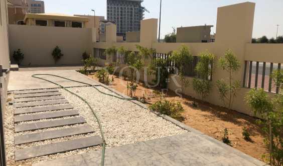 Commission Free Spacious Townhouse With Bbq Area