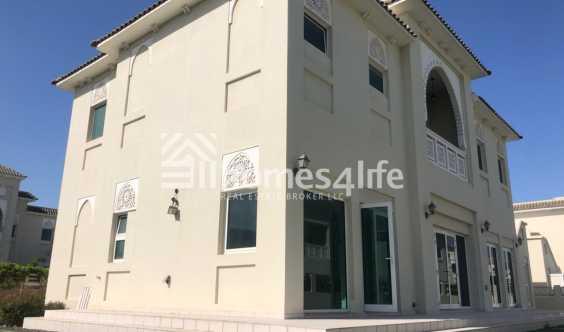 Corner Unit Big Plot BRight Spacious in Dubai