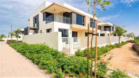 Spacious 5 Bedrooms Villa Maids R Garden Corner Unit
