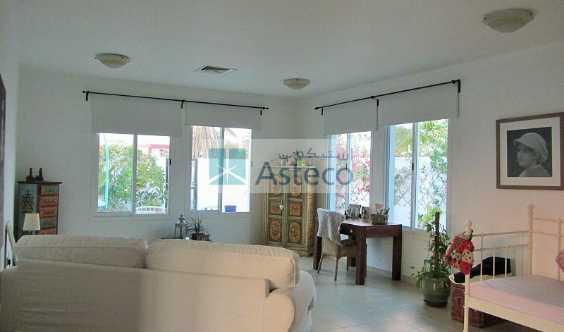 Semi Detached Villa With Private Garden in Dubai