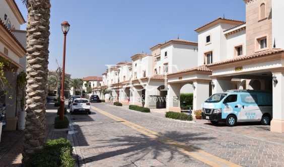 3 Bedrooms Maids Opposite Pool Large Bua in Dubai