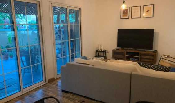 Upgraded 1 Bedroom Th Converted Toa2 Bedrooms