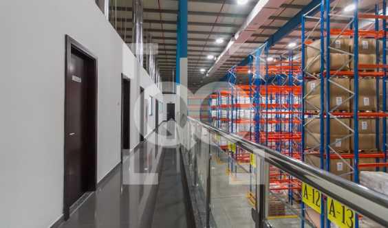 Quality Warehouse With Racks For Logistics In Dwc Dubai