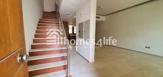 Huge 4 Bedrooms Maid Townhouse Close To Circle Mall