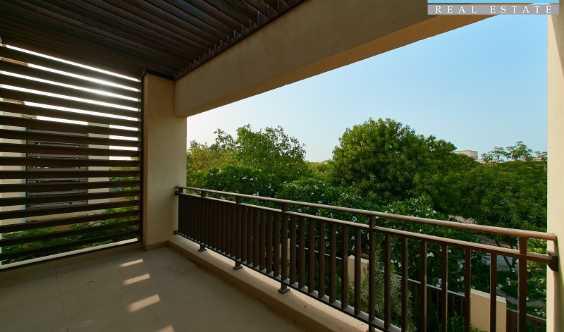 Amazing Granada Villa Ready To Move In Walk To Beach