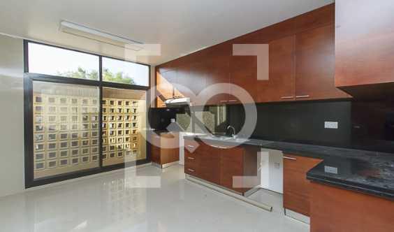 Fully Renovated Walking Distance To Park in Dubai