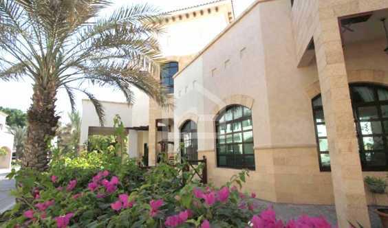 Ideal For Family 4mwith Private Garden in Dubai