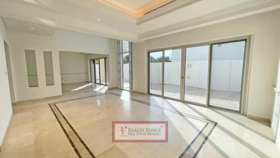 Landscaped 4 Bedrooms Mediterranean Vacant