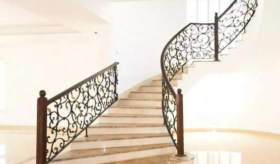 Spacious Villa 6 Bedrooms With Maid Room in Dubai