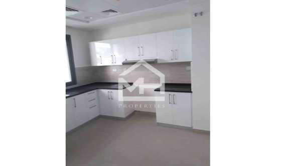 Corner 5 Bedrooms Prime Location Near Facilities