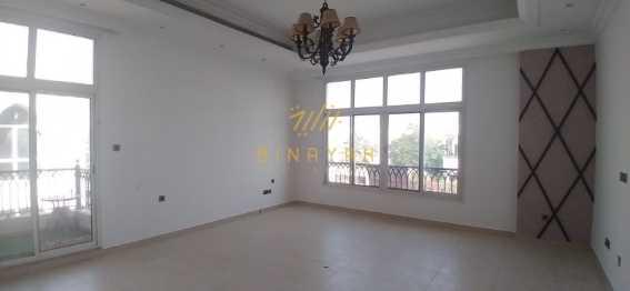 Spacious Semi Detached 6 Bedrooms Villa Prime Location