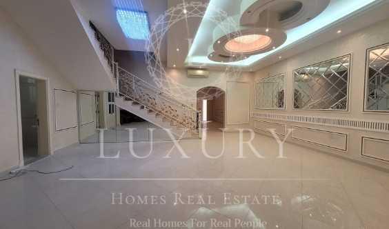 Astonishing Nicely Decorative With Mountain View