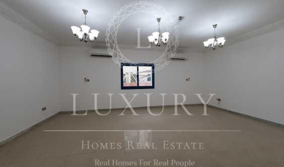 Classic Compound Villa With Private Entrance Yard