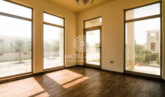 Beautifully Maintained And Landscaped Garden