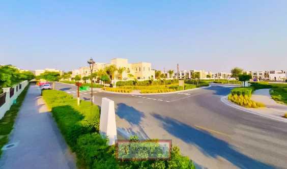 Large Plot 4 Bedrooms Townhouse Close To Souq