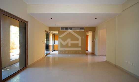 Elegant 3mtownhousew Private Garage to Rent