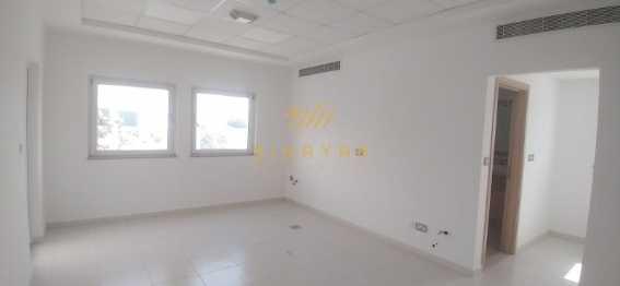 Well Maintained Spacious 5 Bedrooms Semidetached Villa