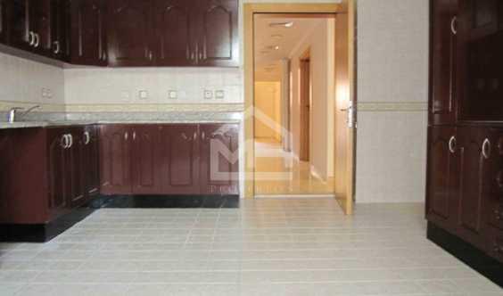 5 Bedrooms Living Room Maid Parking Facilities