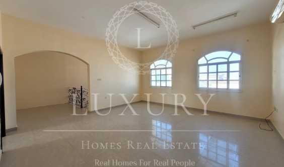 Amazing All Master With Private Yard Near Makani M