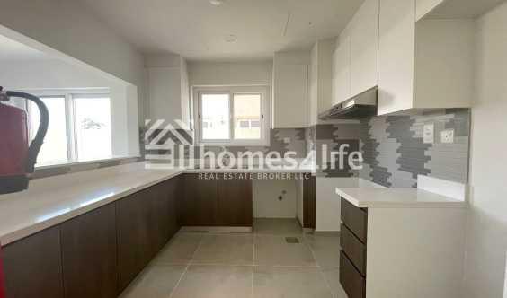4 Bedrooms Maids BRand New Near Small Park