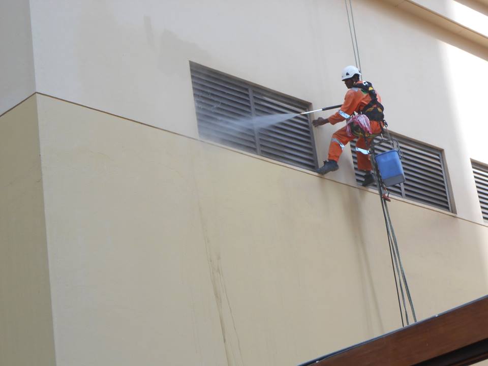 Outer Glass Cleaning By Rope Access 0558426325