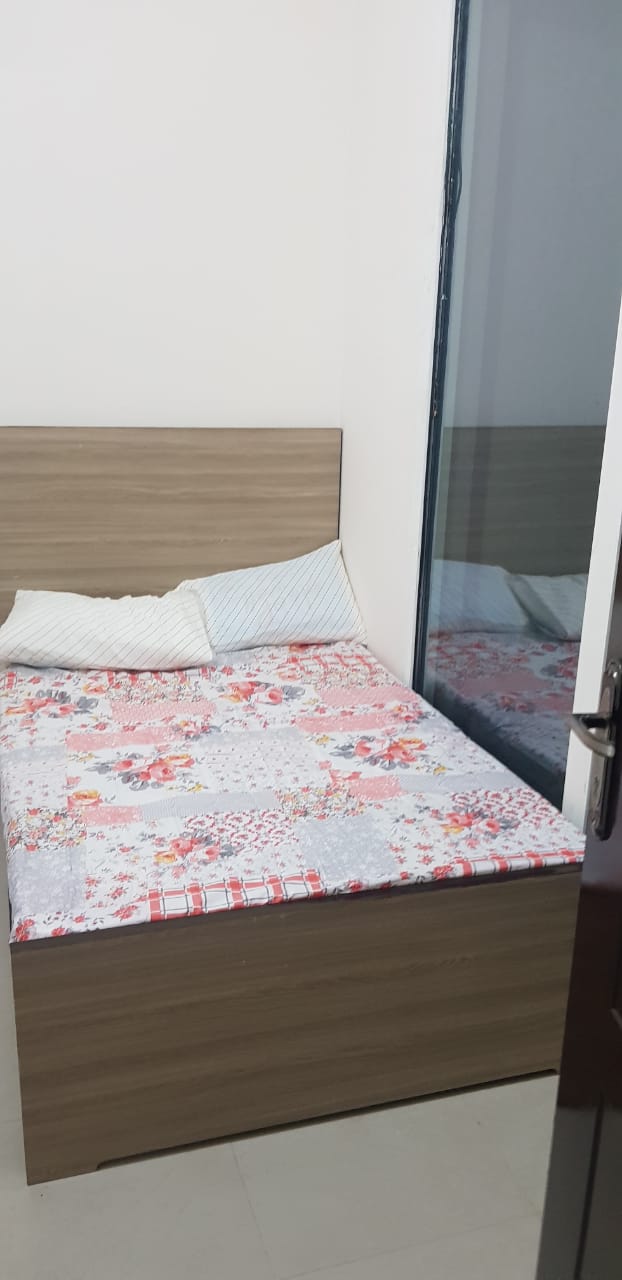 Full Furnished Covered Partitions For Couples In Aed 1400 To 1800 Inclusive All Bur Dubai