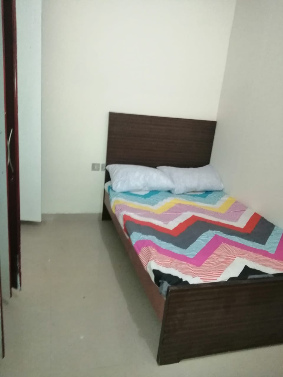 Partitions In Bur Dubai For Single Person Males And Females In Aed 1200 To 1600 Inclusive All, C,ac, Gas, Dewa, Wifi