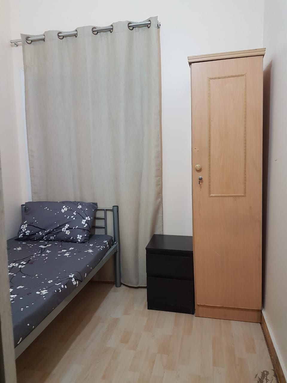 Rooms With Attach Washroom In Bur Dubai For Couples In Aed 2500 Inclusive All, Gas, C,ac, Dewa, Wifi