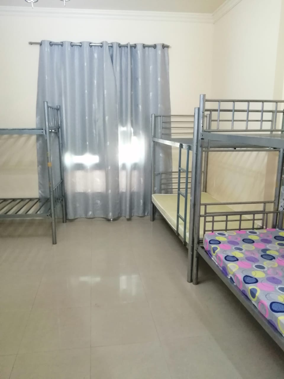 Bed Spaces In Bur Dubai For Males In Aed 700, 800 Inclusive All, C,ac, Gas, Dewa, Wifi