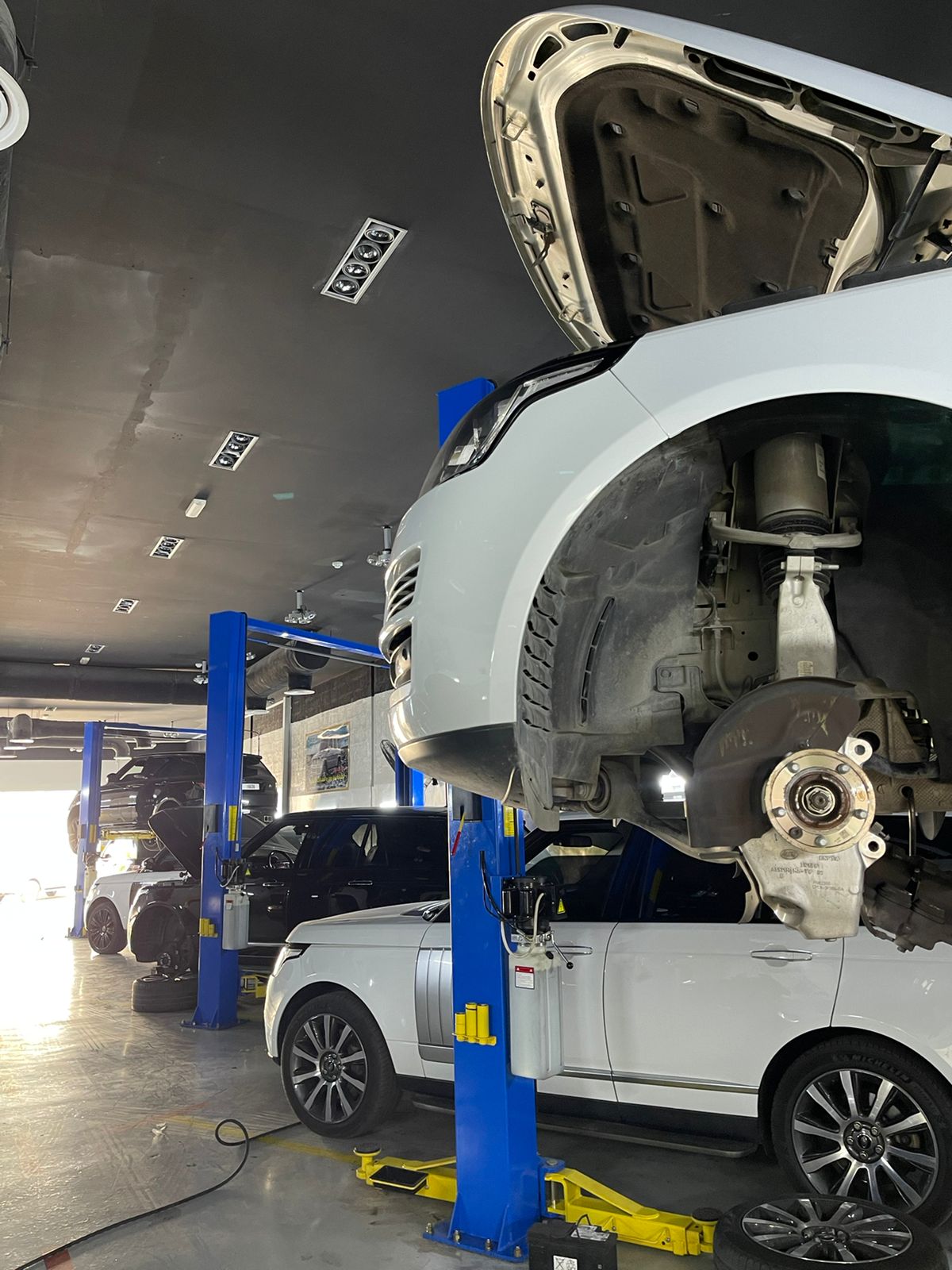 Range Rover And Land Rover Maintenance Center In Dubai