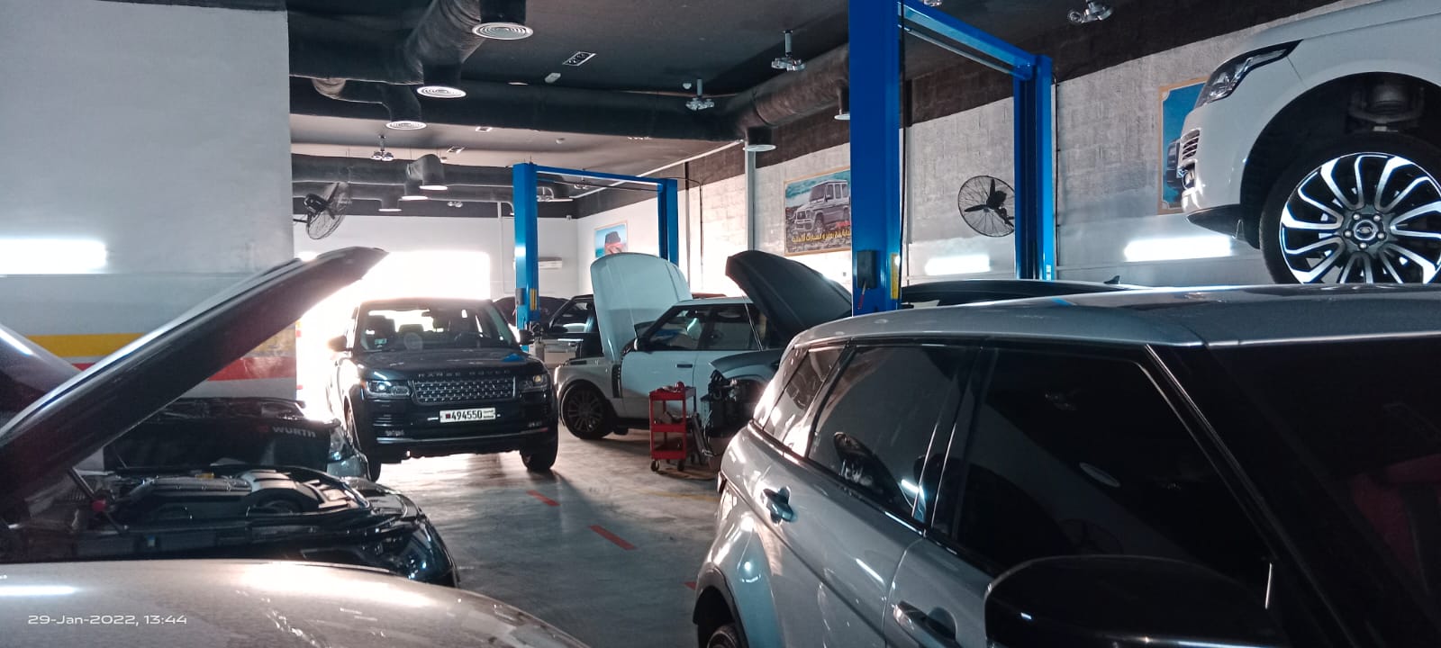 Range Rover And Porsche Repair Workshop In Sharjah