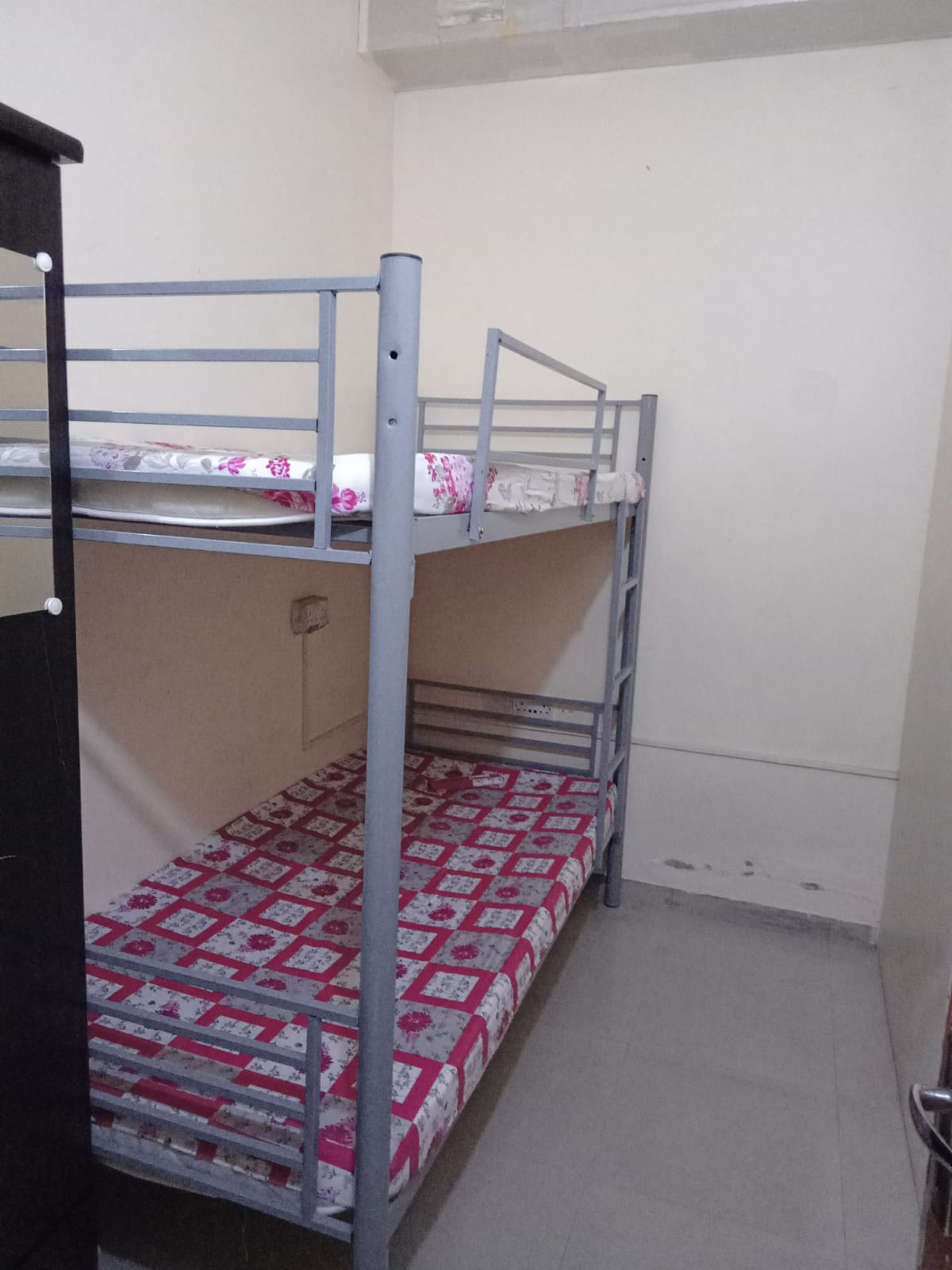 Partitions For 2 Persons Or Couples In Bur Dubai Aed 1200 Inclusive All, C,ac, Gas, Dewa, Wifi